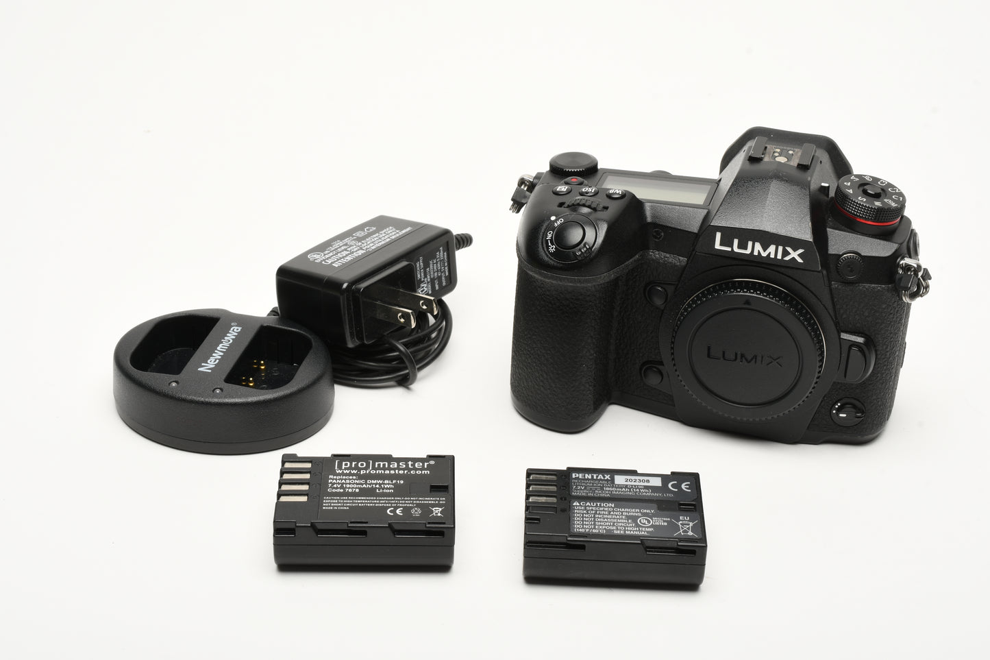 Panasonic Lumix DC-G9 Body, 2X batts, charger, strap, 22K Acts
