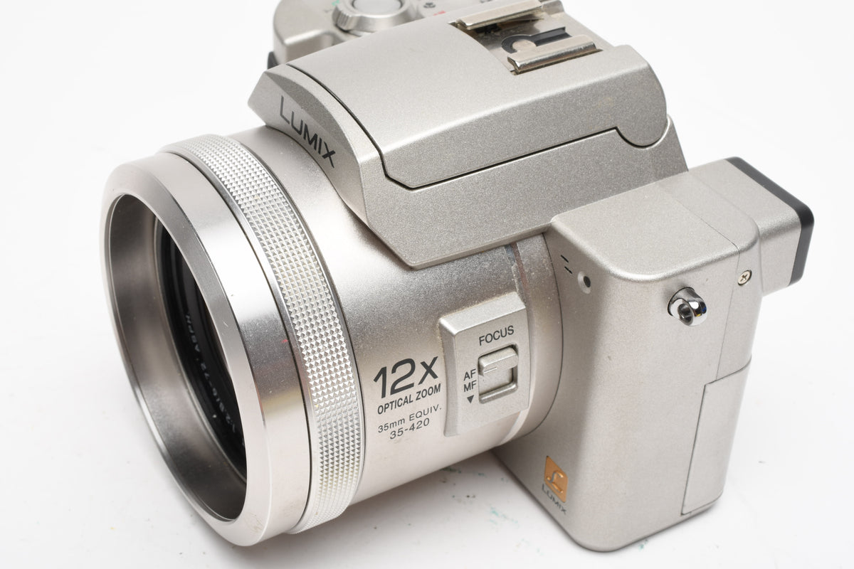 Panasonic Lumix DMC-FZ10 4MP Digital Point&Shoot w/Leica lens, Mint- (Silver)