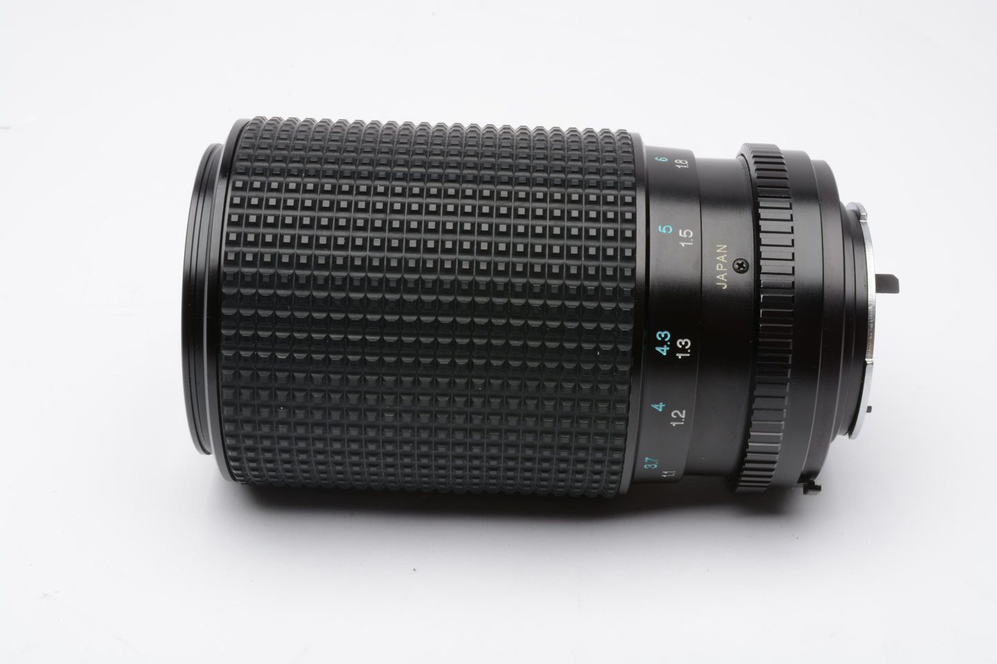 Tokina RMC 80-200mm f3.5-4.5 zoom lens Minolta MD Mount, Caps+UV Mint-