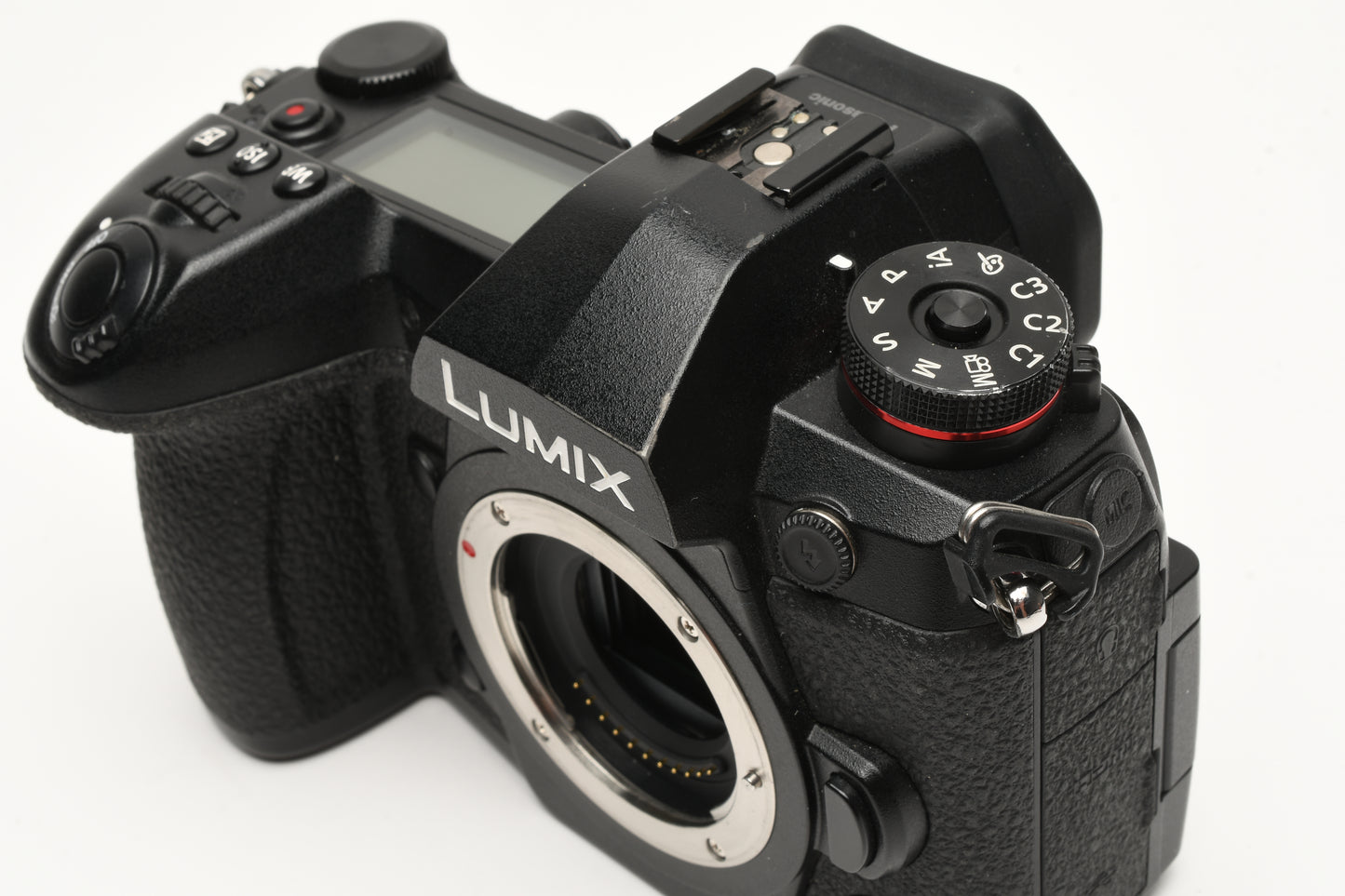 Panasonic Lumix DC-G9 Body, 2X batts, charger, strap, 22K Acts