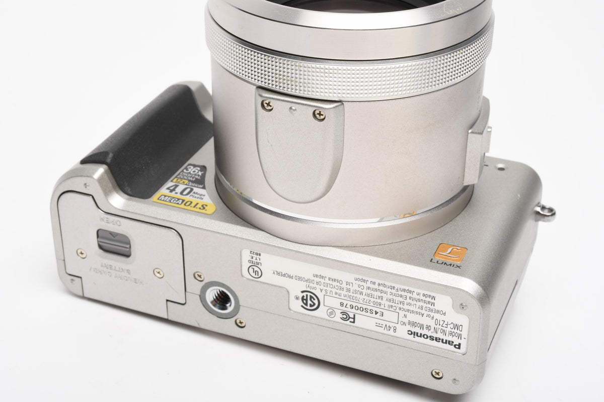 Panasonic Lumix DMC-FZ10 4MP Digital Point&Shoot w/Leica lens, Mint- (Silver)