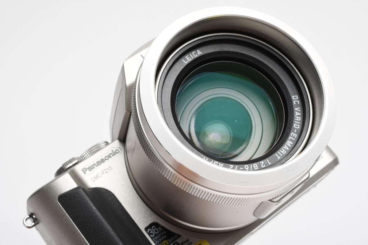Panasonic Lumix DMC-FZ10 4MP Digital Point&Shoot w/Leica lens, Mint- (Silver)