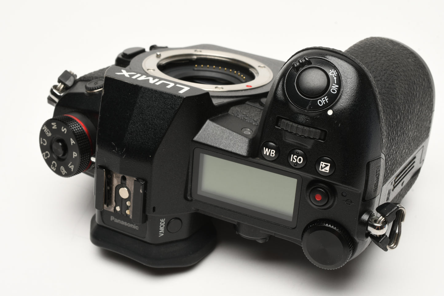 Panasonic Lumix DC-G9 Body, 2X batts, charger, strap, 22K Acts