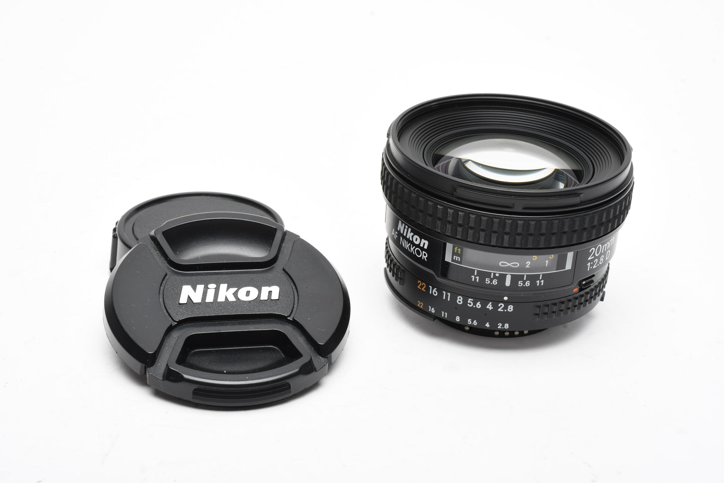 Nikon AF 20mm f2.8D wide angle lens, caps, very clean, Mint-