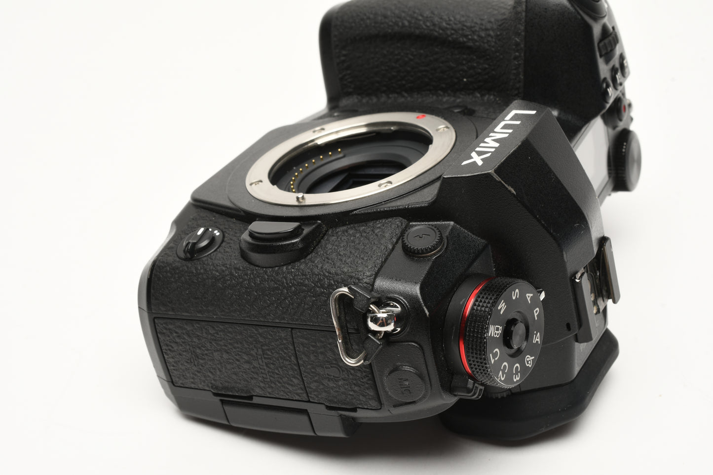 Panasonic Lumix DC-G9 Body, 2X batts, charger, strap, 22K Acts