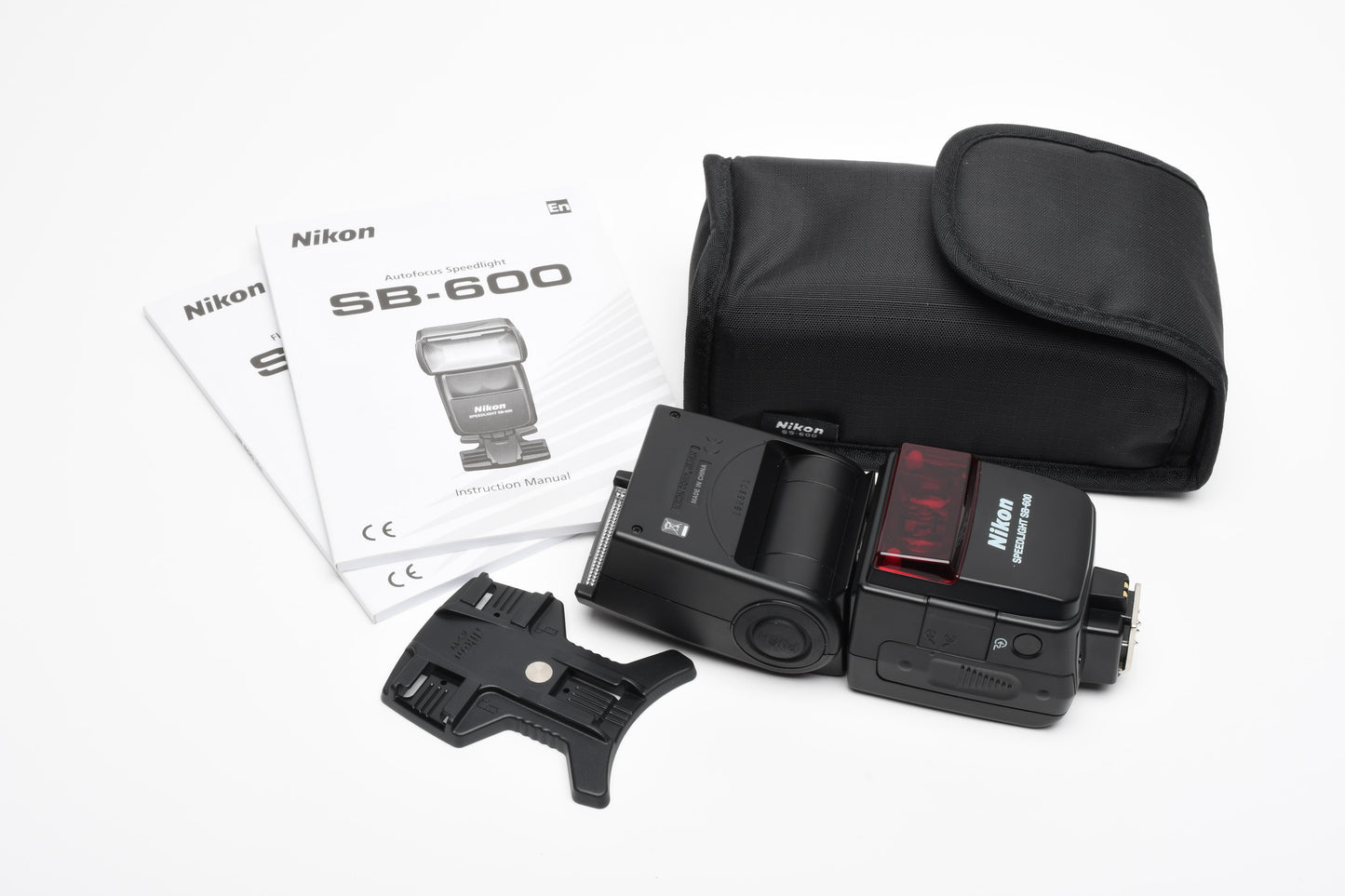 Nikon SB-600 shoe mount flash, case, stand, manual, Mint-