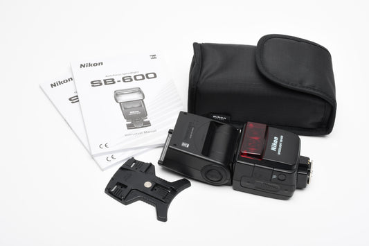 Nikon SB-600 shoe mount flash, case, stand, manual, Mint-