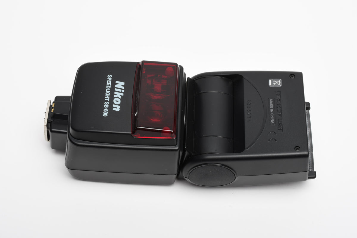 Nikon SB-600 shoe mount flash, case, stand, manual, Mint-