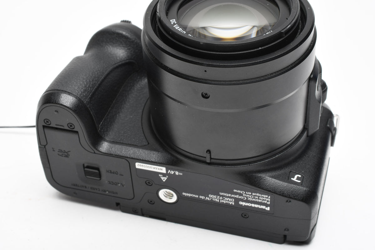 Panasonic Lumix DMC-FZ300 4K 12.1MP Digital Point&Shoot w/25-600mm Lens, Mint-