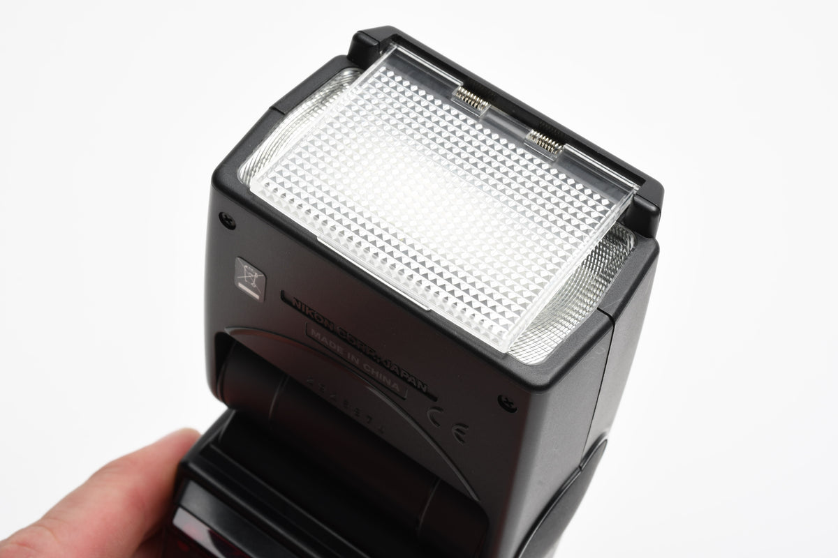 Nikon SB-600 shoe mount flash, case, stand, manual, Mint-