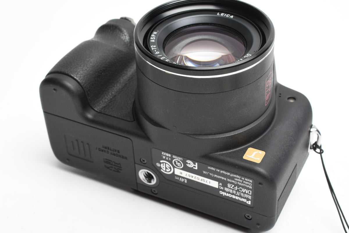 Panasonic Lumix DMC-FZ8 7.2MP Digital Point&Shoot w/Leica lens, Mint-