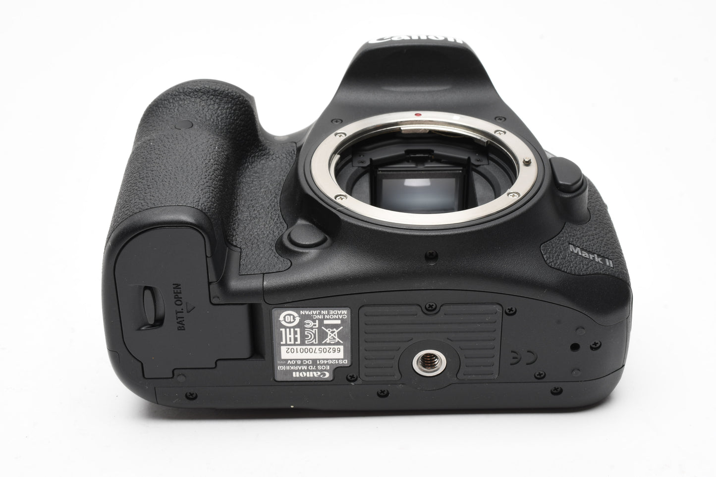 Canon EOS 7D Mark II DSLR Body w/batt, charger, strap, Only 874 Acts!! Mint-