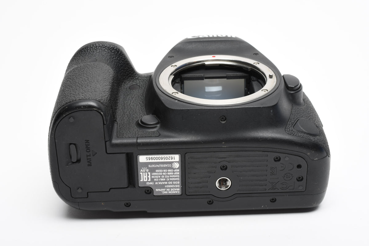 Canon EOS 5D Mark IV Body w/Batt, Charger, Strap, Only 8627 Acts!