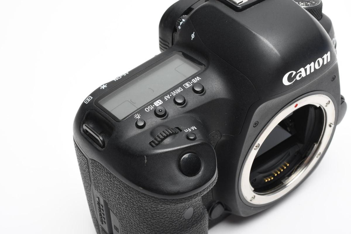 Canon EOS 5D Mark IV Body w/Batt, Charger, Strap, Only 8627 Acts!
