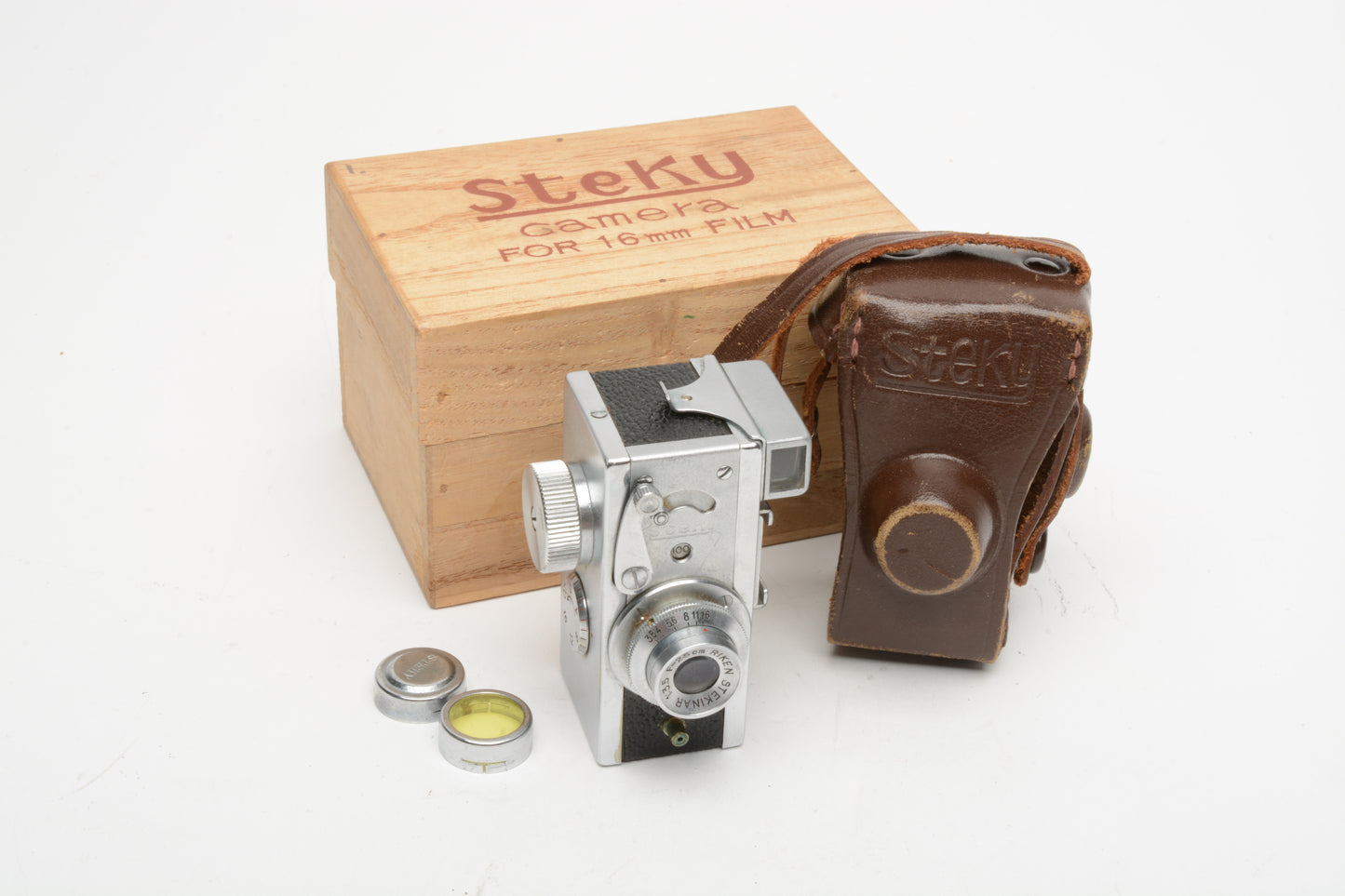 Steky IIIb 16mm camera in case and box, Nice and clean, works!  Vintage