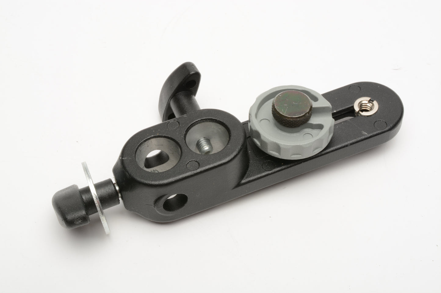 Bogen Manfrotto 143BKT Bracket mount adapter w/3/8" screw adapter