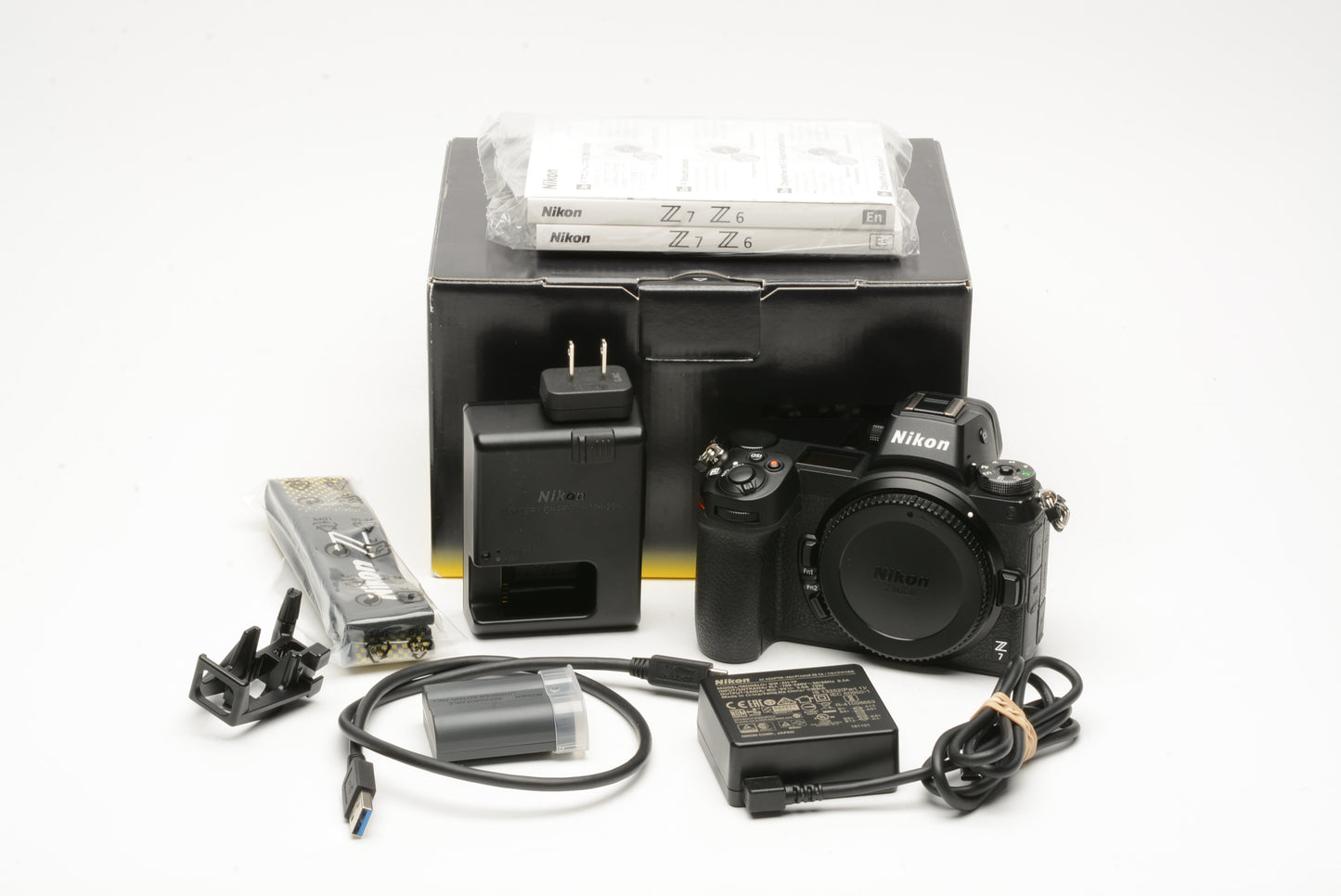 Nikon Z7 Mirrorless body, batt,charger+strap boxed USA version 31,394 Acts