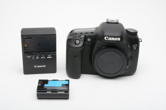 Canon EOS 7D 18MP DSLR body, batt, charger, Only 5556 Acts!! Clean