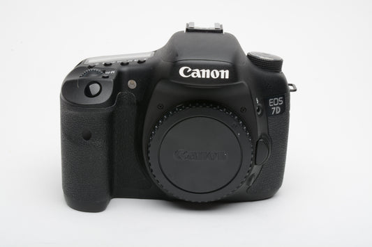 Canon EOS 7D 18MP DSLR body, batt, charger, Only 5556 Acts!! Clean