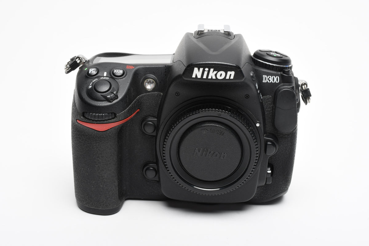 Nikon D300 DSLR Body, 2X batts, charger 27,541 Acts, clean!