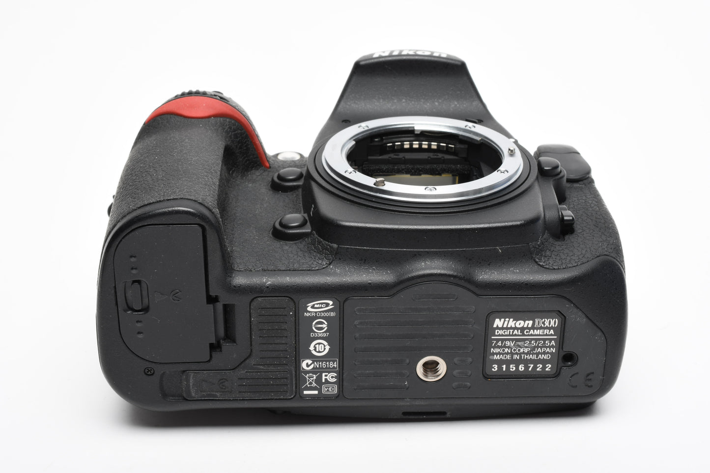 Nikon D300 DSLR Body, 2X batts, charger 27,541 Acts, clean!