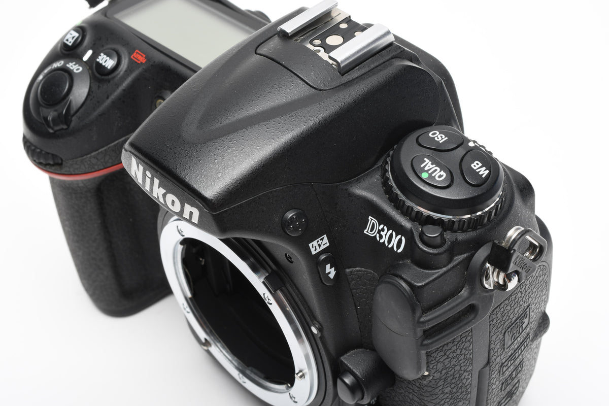 Nikon D300 DSLR Body, 2X batts, charger 27,541 Acts, clean!