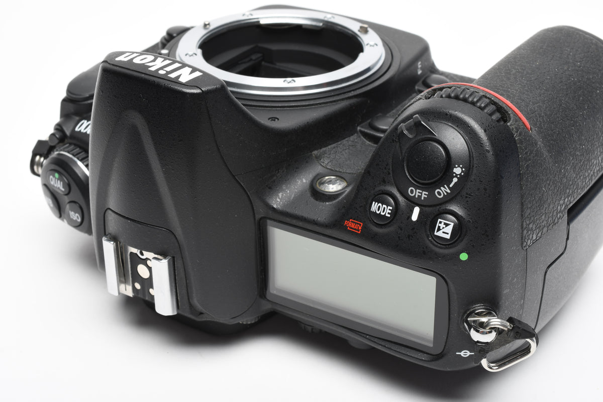 Nikon D300 DSLR Body, 2X batts, charger 27,541 Acts, clean!