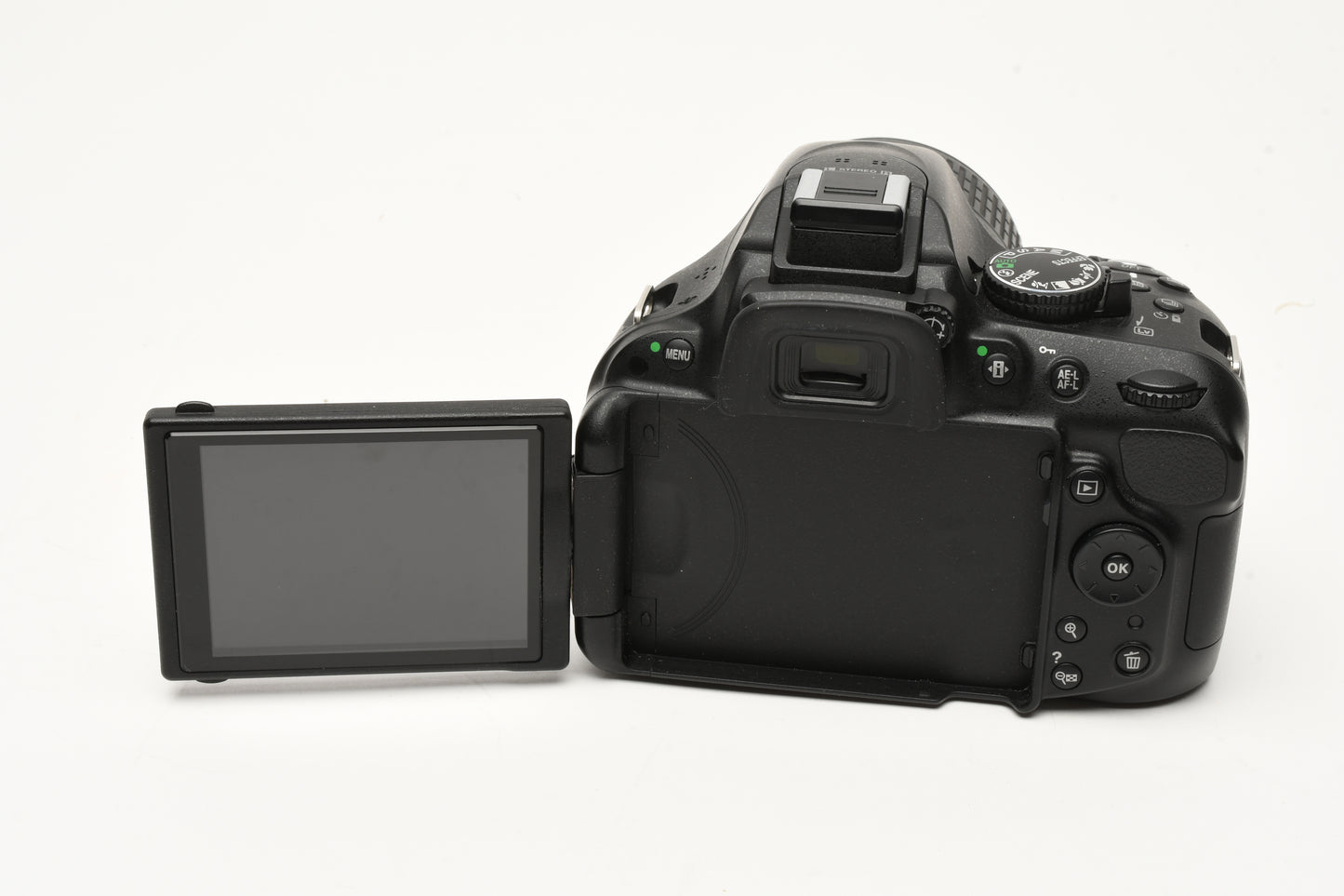 Nikon D5200 w/18-55mm F3.5-5.6G VR, batt+charger+strap+cap, Only 3448 Acts