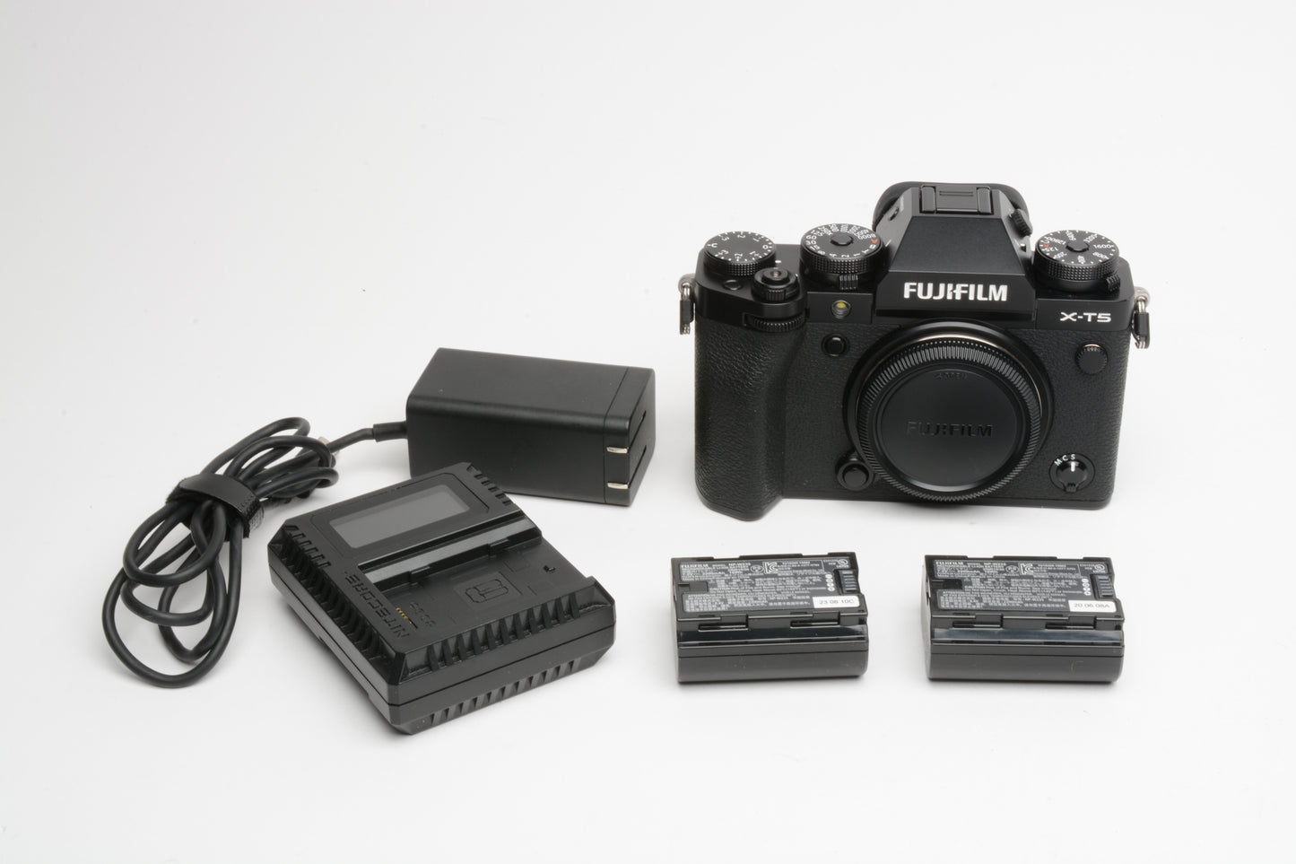 Fujifilm X-T5 XT5 Mirrorless Camera Black Body, 2Batts, charger, Only 2315 Acts!