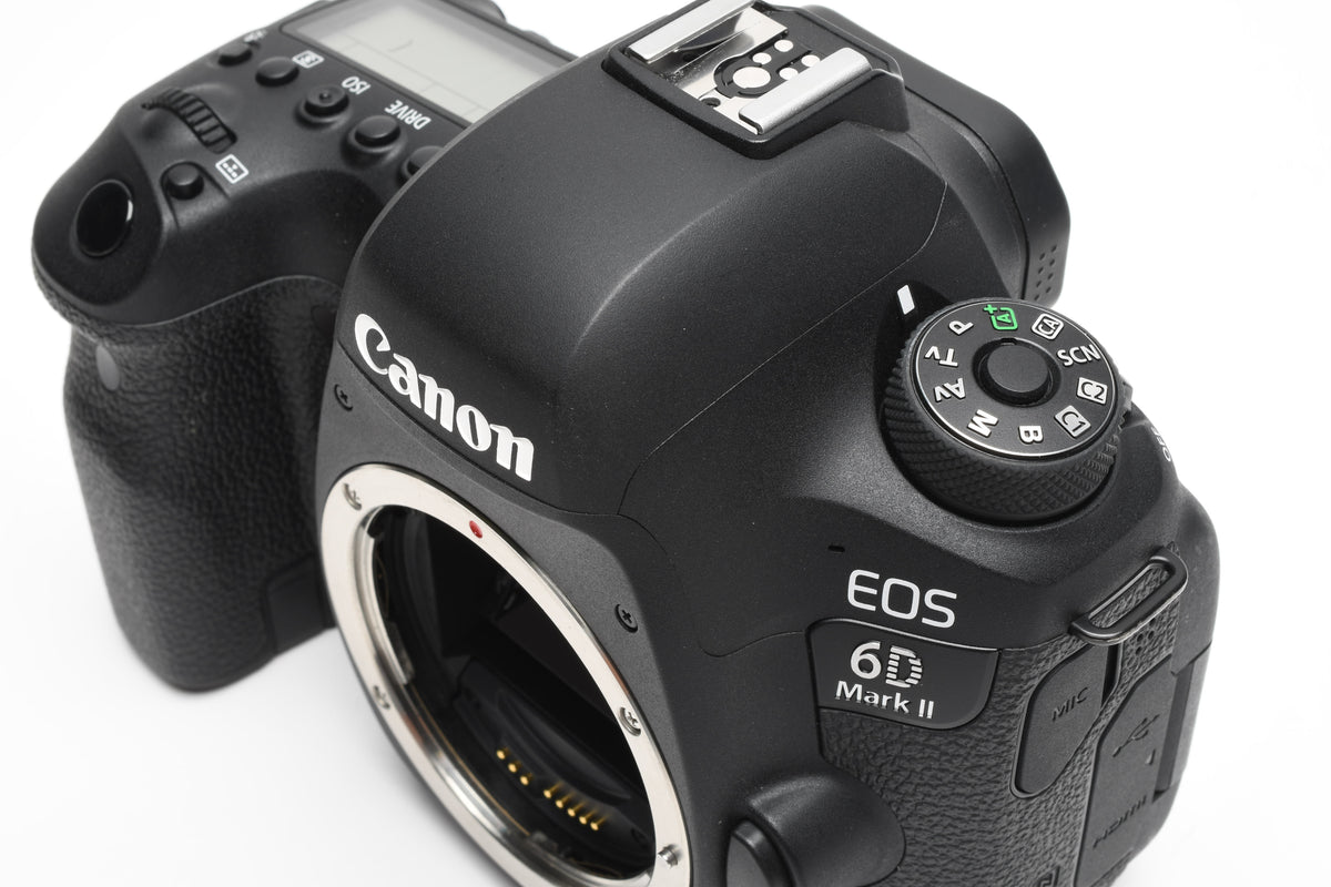Canon EOS 6D Mark II 26.2MP DSLR body, 2X batts, charger, only 891 Acts!!