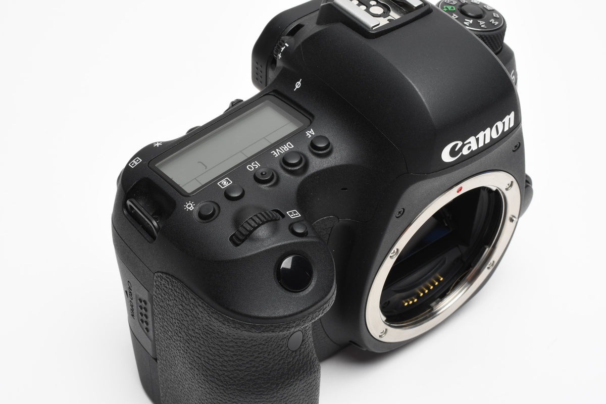 Canon EOS 6D Mark II 26.2MP DSLR body, 2X batts, charger, only 891 Acts!!