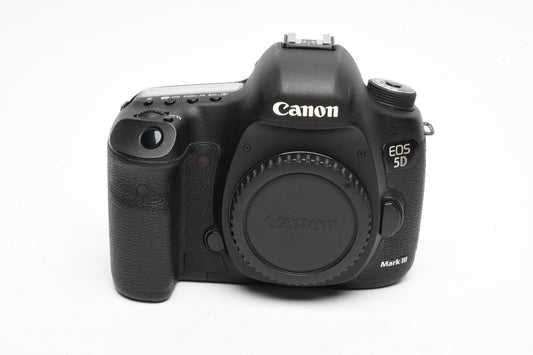 Canon EOS 5D Mark III 22.3MP DSLR body, 2X batts, charger, Only 16K Acts!