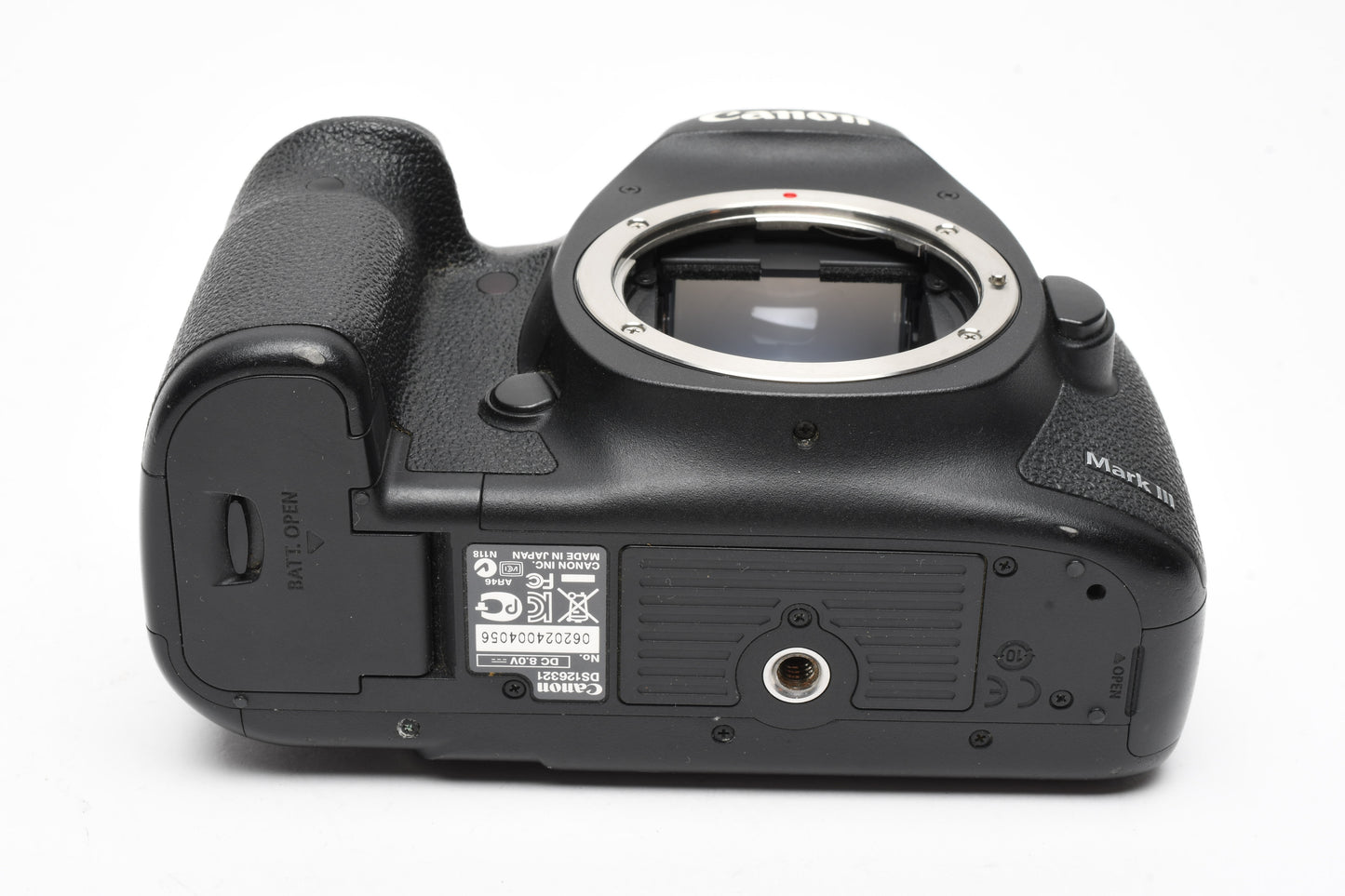 Canon EOS 5D Mark III 22.3MP DSLR body, 2X batts, charger, Only 16K Acts!