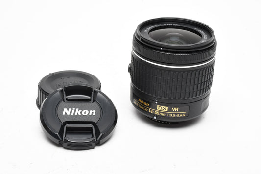 Nikon AF-P Nikkor 18-55mm f3.5-5.6G Compact zoom lens, Mint- + Caps