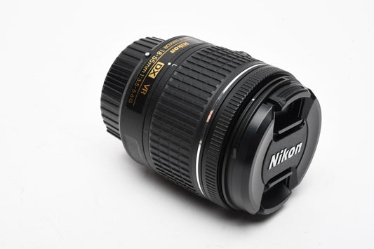Nikon AF-P Nikkor 18-55mm f3.5-5.6G Compact zoom lens, Mint- + Caps