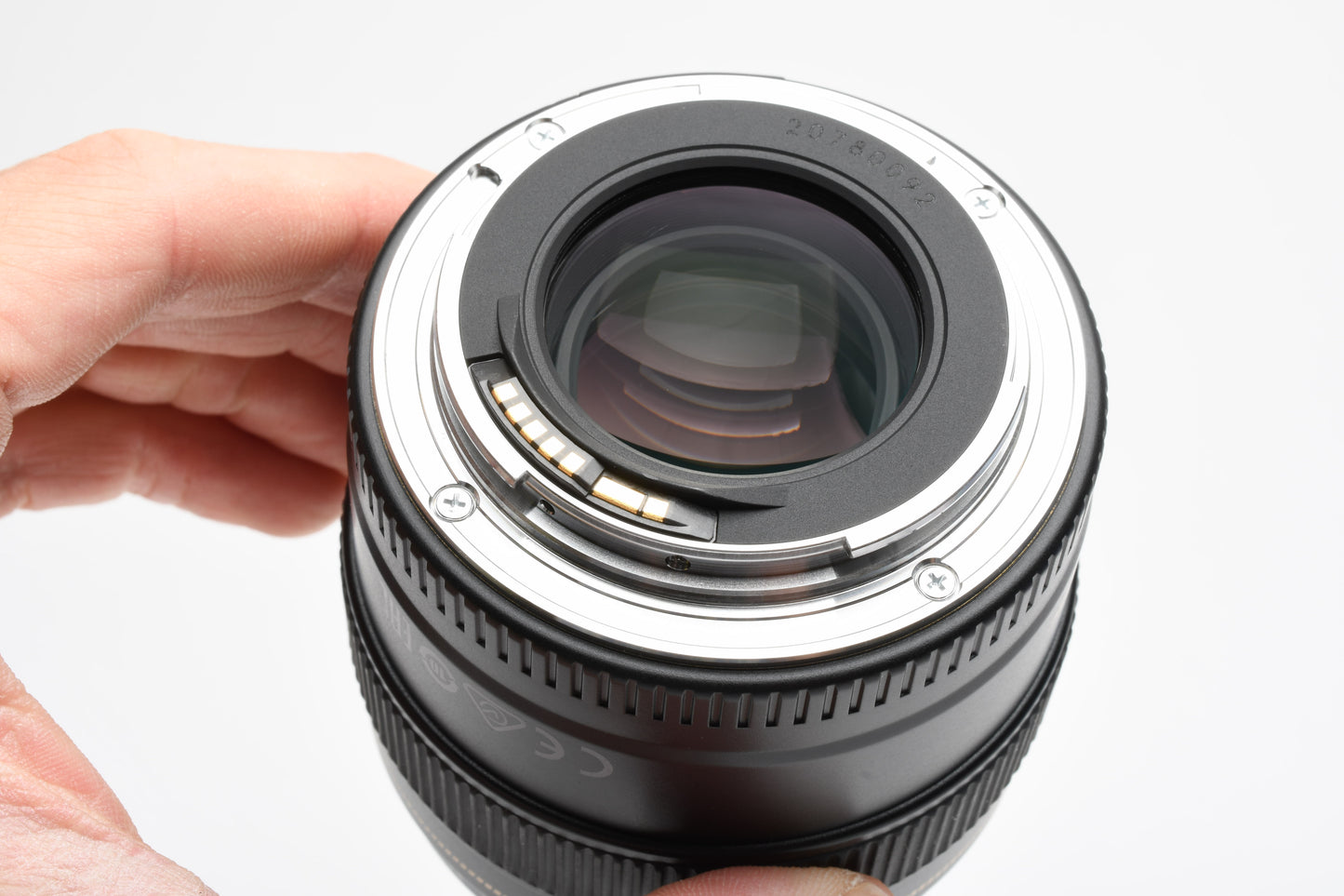 Canon EF 100mm f2 USM Portrait lens, UV, caps, Mint-, Nice!!
