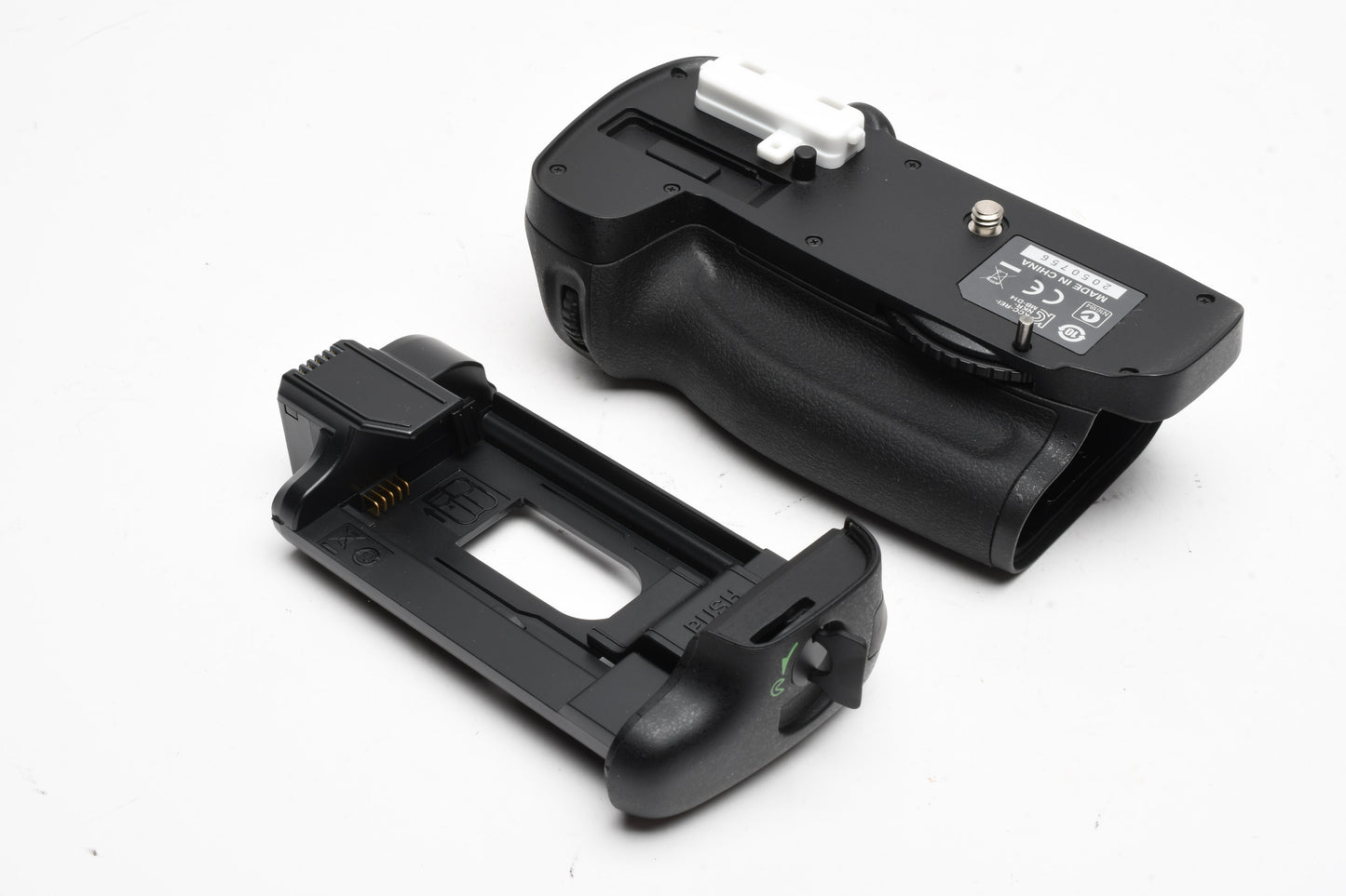 Nikon MB-D14 Battery Grip, Lithium and AA trays, Boxed, Mint-