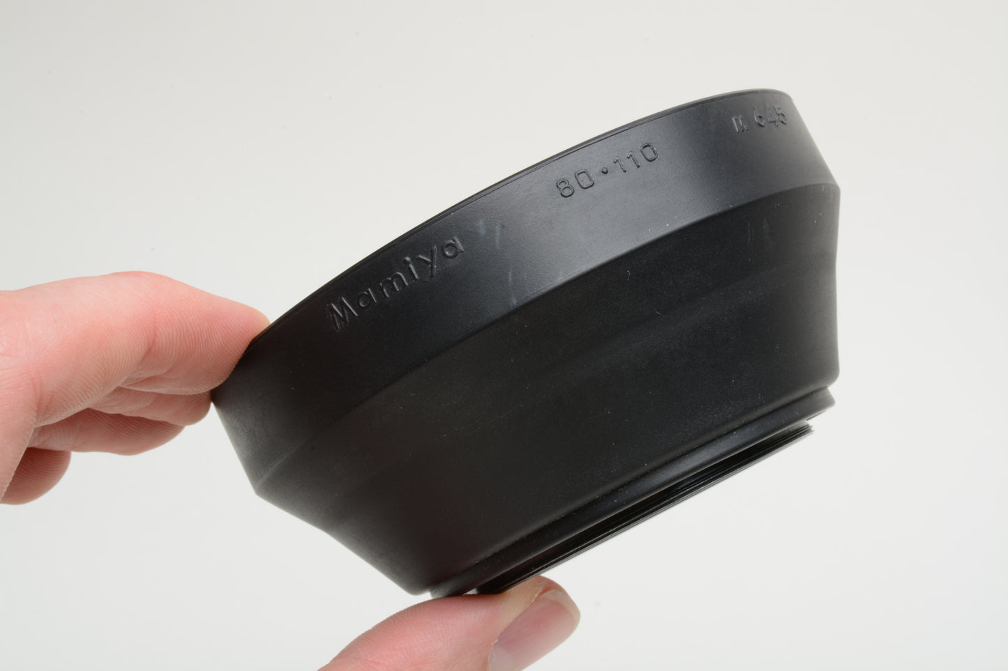 Mamiya 80-110mm rubber lens hood (58mm), Very clean