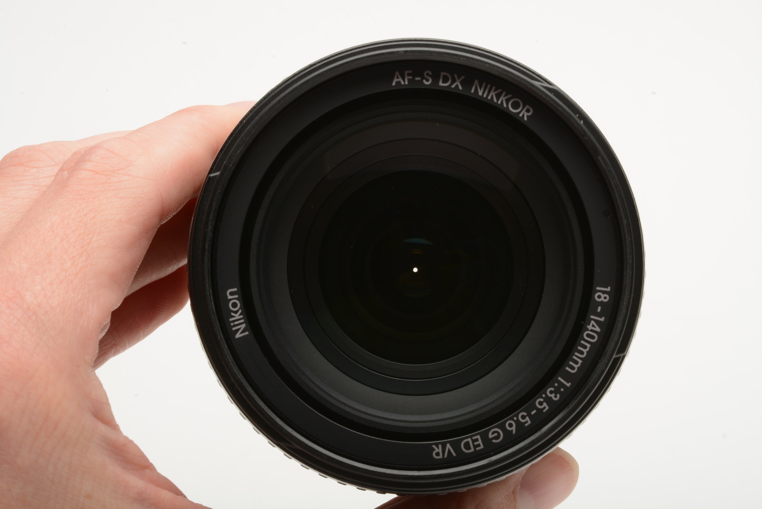 Nikon Nikkor AF-S DX 18-140mm f/3.5-5.6 G ED VR Lens w/Caps, UV