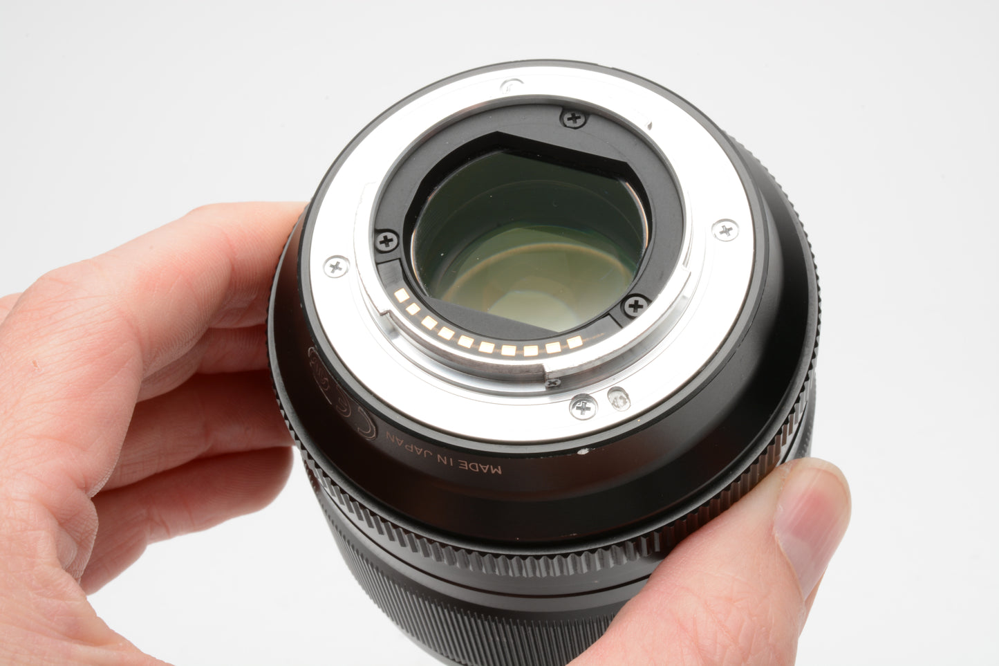 Fujinon Fujifilm Asph. Super EBC 56mm f1.2 R De-clicked lens, Hood, sharp!