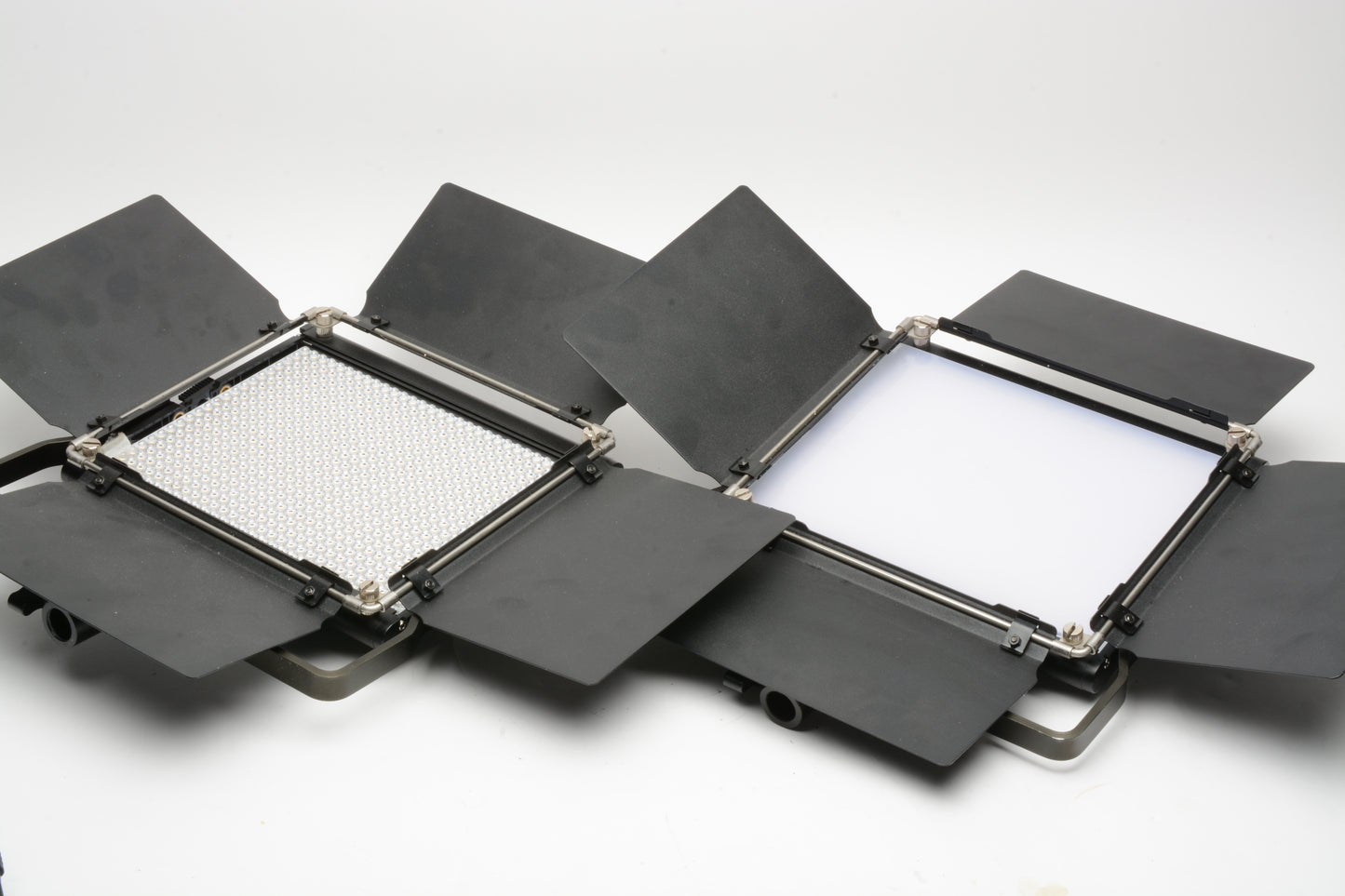 2X Neewer NL660D LED Light Kit w/2X Upgraded stands, batts, AC, Nice!