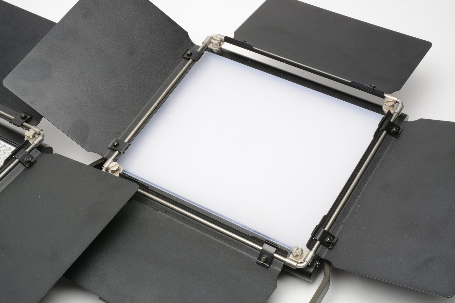 2X Neewer NL660D LED Light Kit w/2X Upgraded stands, batts, AC, Nice!