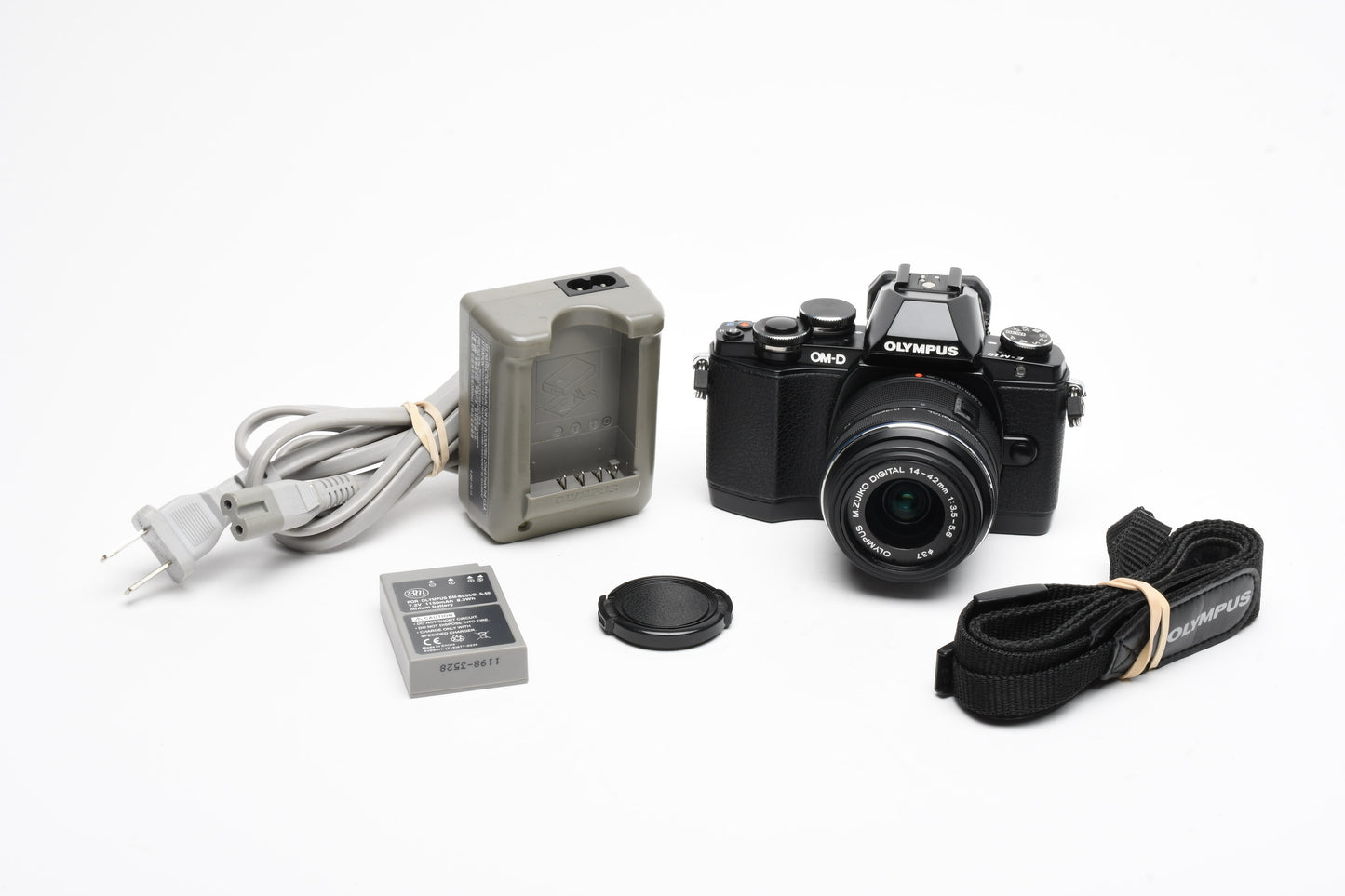 Olympus OM-D E-M10 w/14-42mm zoom, Only 3706 Caps! Nice!