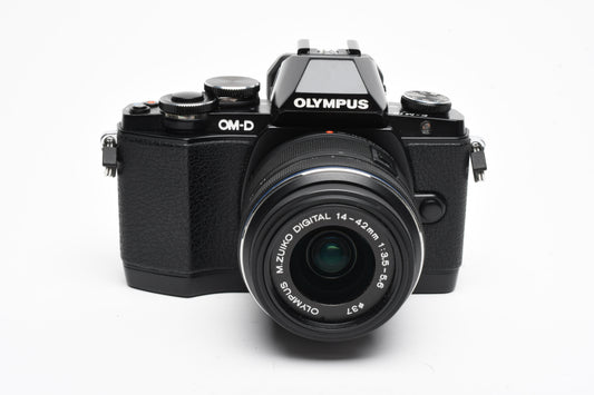Olympus OM-D E-M10 w/14-42mm zoom, Only 3706 Caps! Nice!
