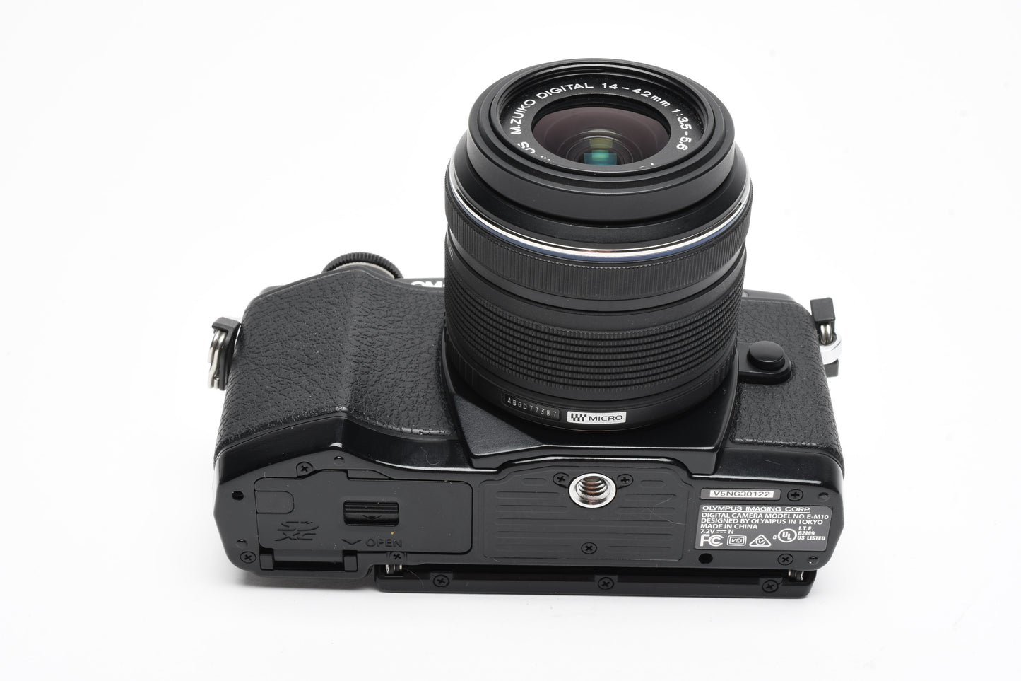 Olympus OM-D E-M10 w/14-42mm zoom, Only 3706 Caps! Nice!