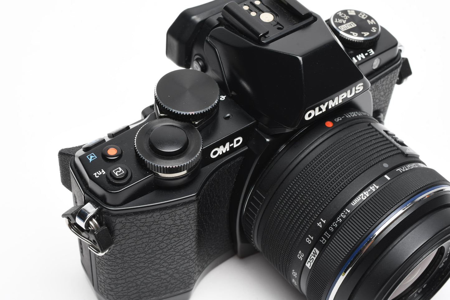 Olympus OM-D E-M10 w/14-42mm zoom, Only 3706 Caps! Nice!