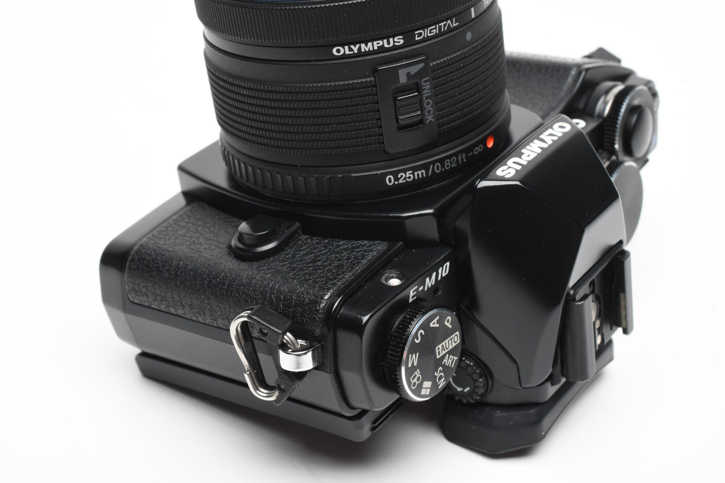 Olympus OM-D E-M10 w/14-42mm zoom, Only 3706 Caps! Nice!