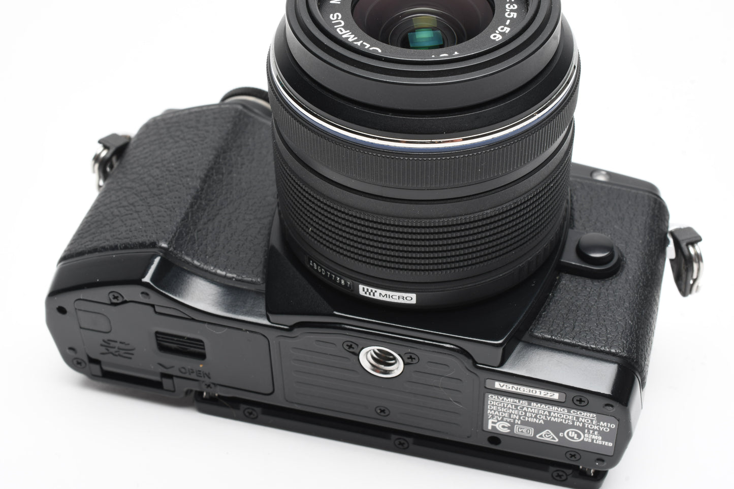 Olympus OM-D E-M10 w/14-42mm zoom, Only 3706 Caps! Nice!
