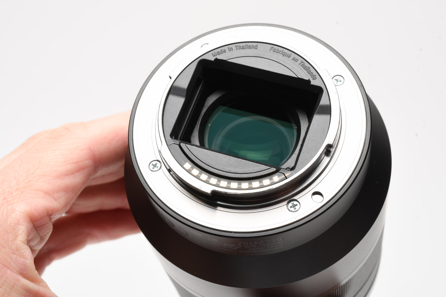 Sony Zeiss Vario Tessar FE 24-70mm f4 ZA OSS T* lens SEL2470, caps+hood+case