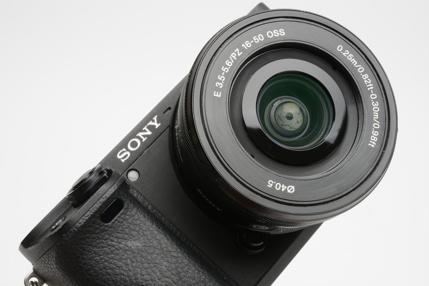 Sony A6400 Mirrorless w/16-50mm zoom, batt, charger, Very clean, Only 967 Acts!